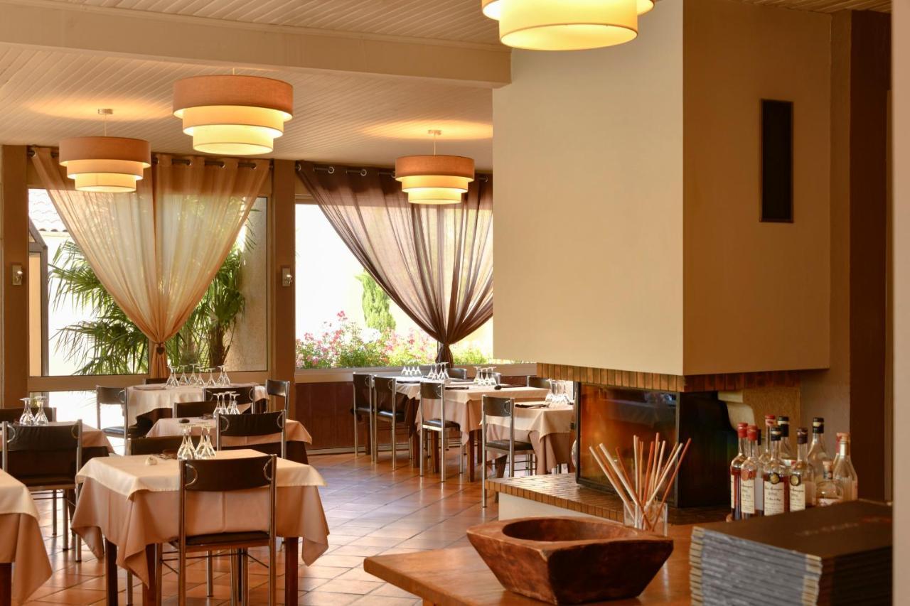 Logis Hotel & Restaurant Le Pardaillan Gondrin Eksteriør bilde