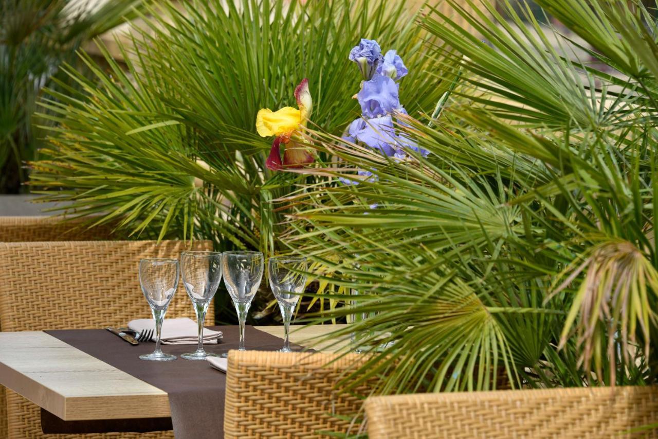 Logis Hotel & Restaurant Le Pardaillan Gondrin Eksteriør bilde