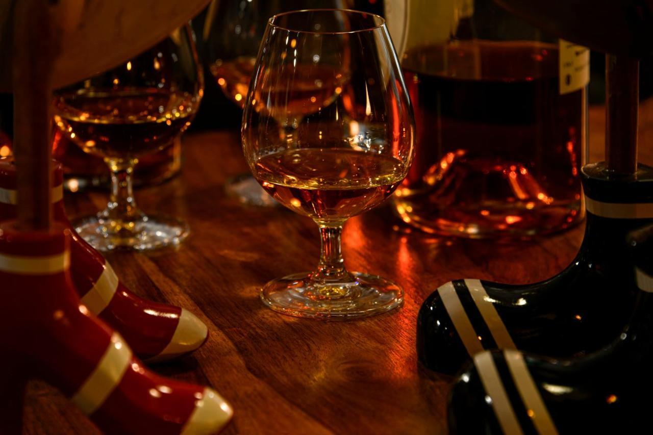 Logis Hotel & Restaurant Le Pardaillan Gondrin Eksteriør bilde