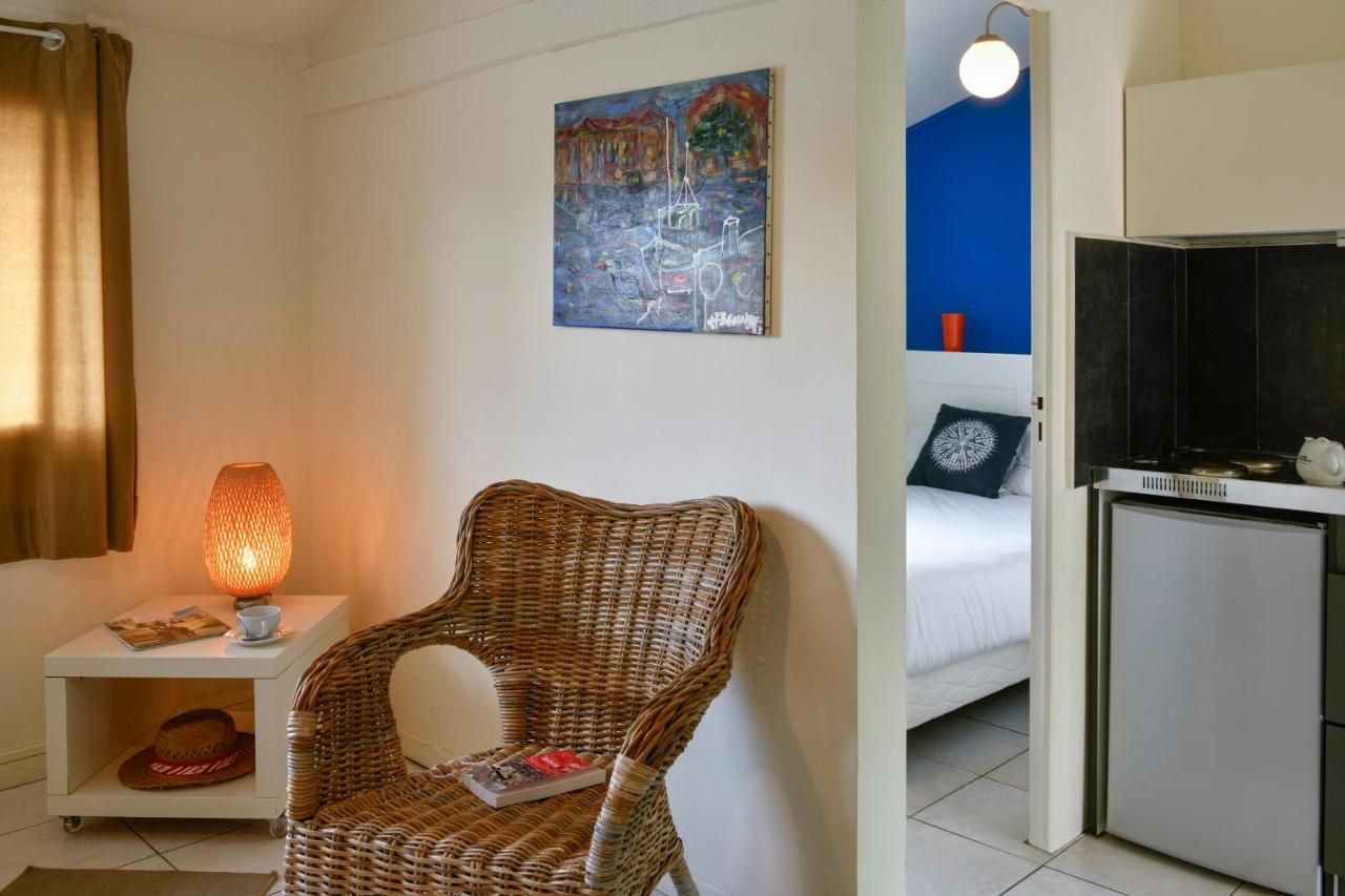 Logis Hotel & Restaurant Le Pardaillan Gondrin Eksteriør bilde