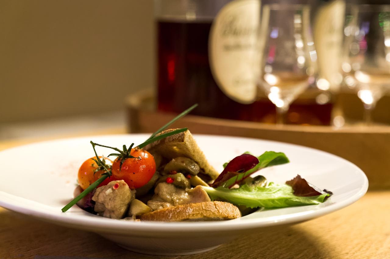 Logis Hotel & Restaurant Le Pardaillan Gondrin Eksteriør bilde